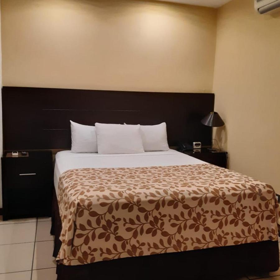 Hotel Villa Florencia Zona Rosa Сан-Сальвадор Экстерьер фото
